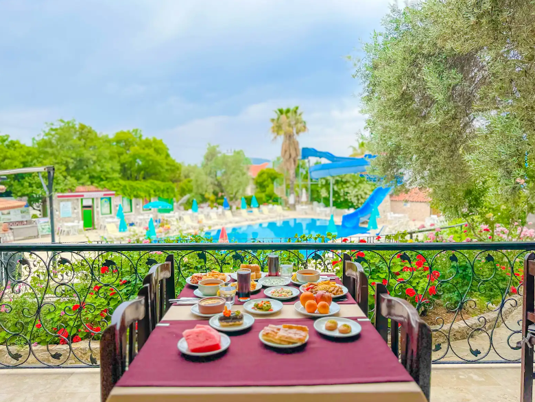 Alcohol-Free Halal Hotel Concept | Family-Friendly Villa Holidays in Turkey